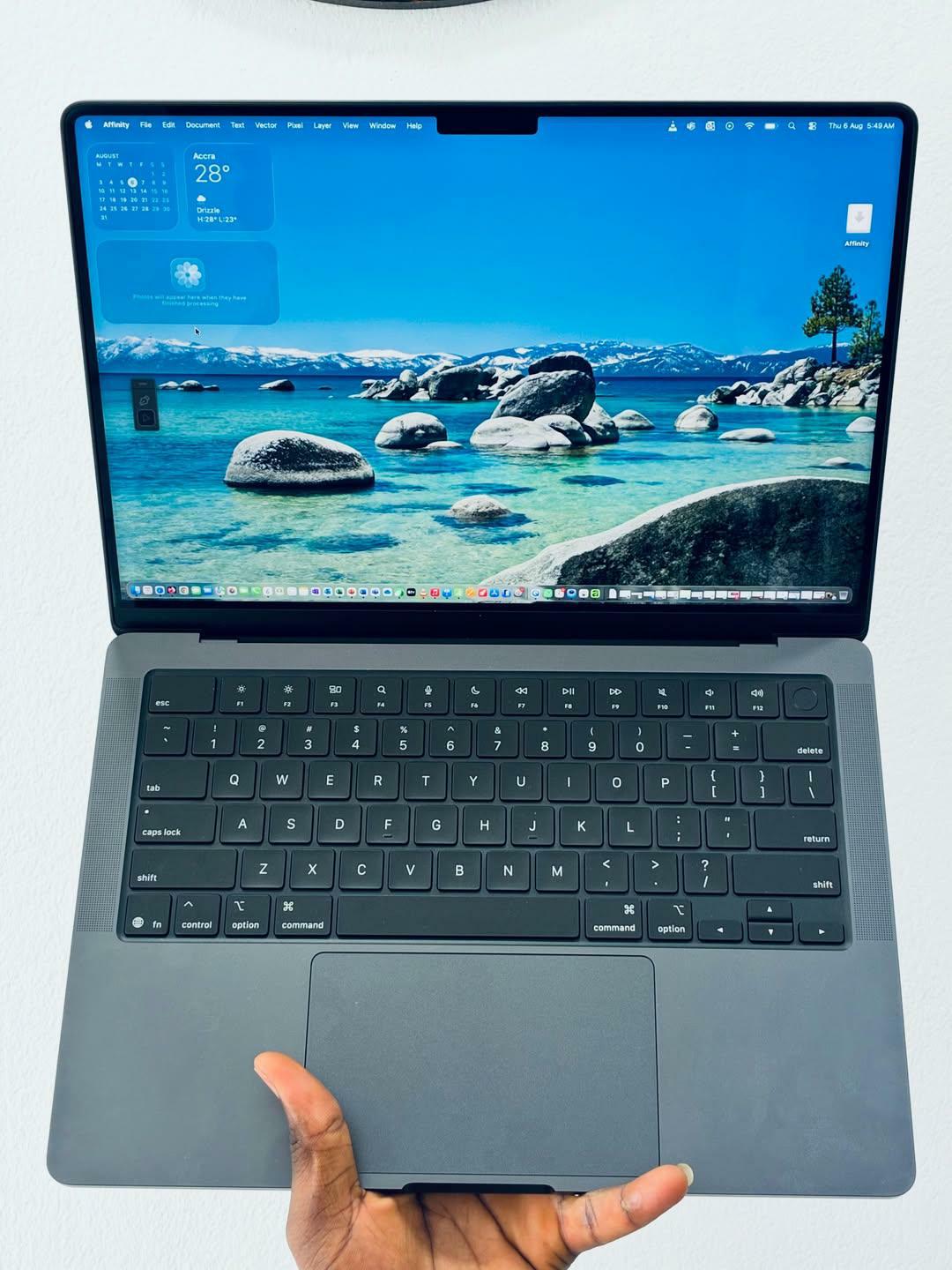 Macbook pro m5 chip 512gb ssd