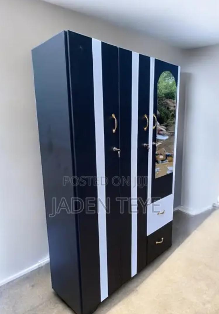 Design 2 in wardrobe